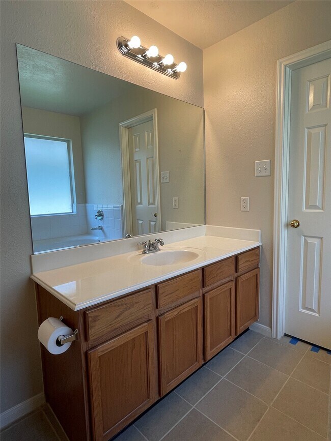 Building Photo - 14223 Bishop Bend Ln