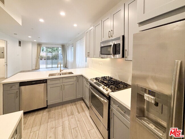 Building Photo - 6001 Carlton Way