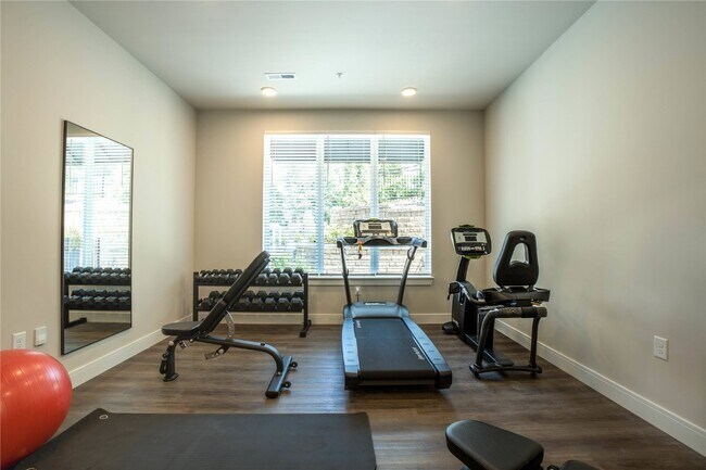 Building Photo - 226 E Lockwood Ave