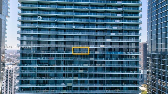 Building Photo - 700 NE 24th St