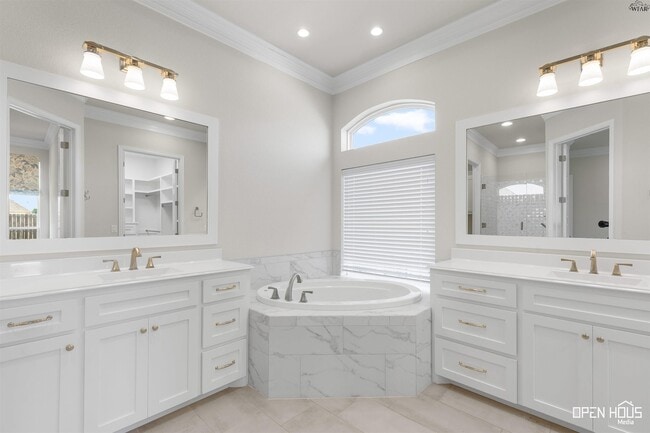 Building Photo - 5682 Blackstone Dr