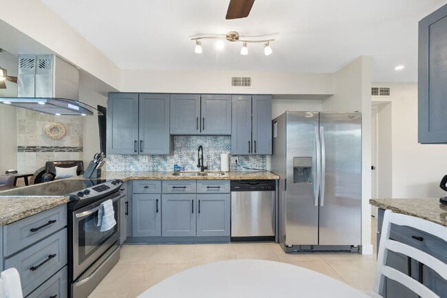 Building Photo - 14410 North 42nd Pl