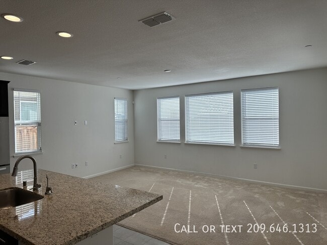 Building Photo - 17624 Monroe Dr
