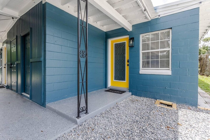 Building Photo - 5343 Hermosa St