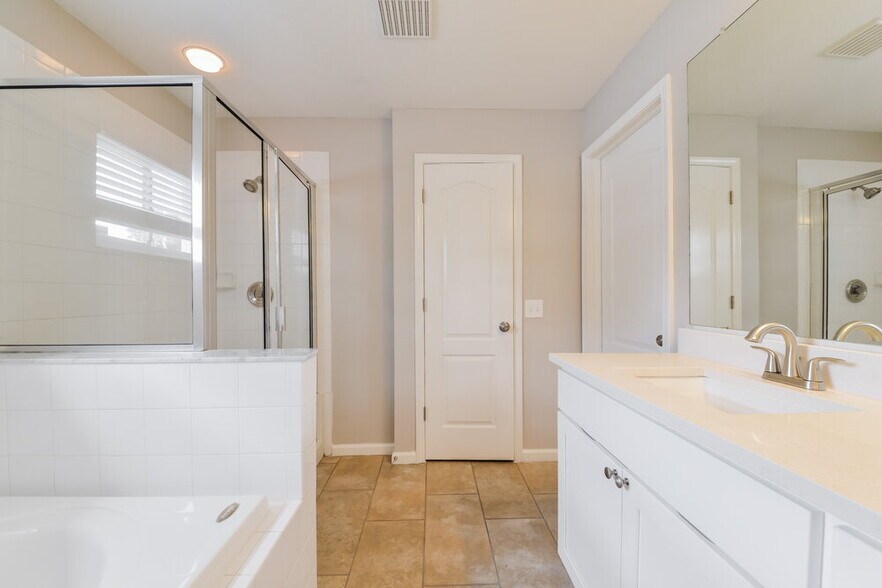 Building Photo - 12432 Tree Pointe Ct