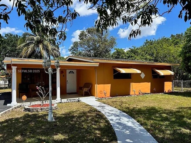 Building Photo - 1536 NW 15th Ave