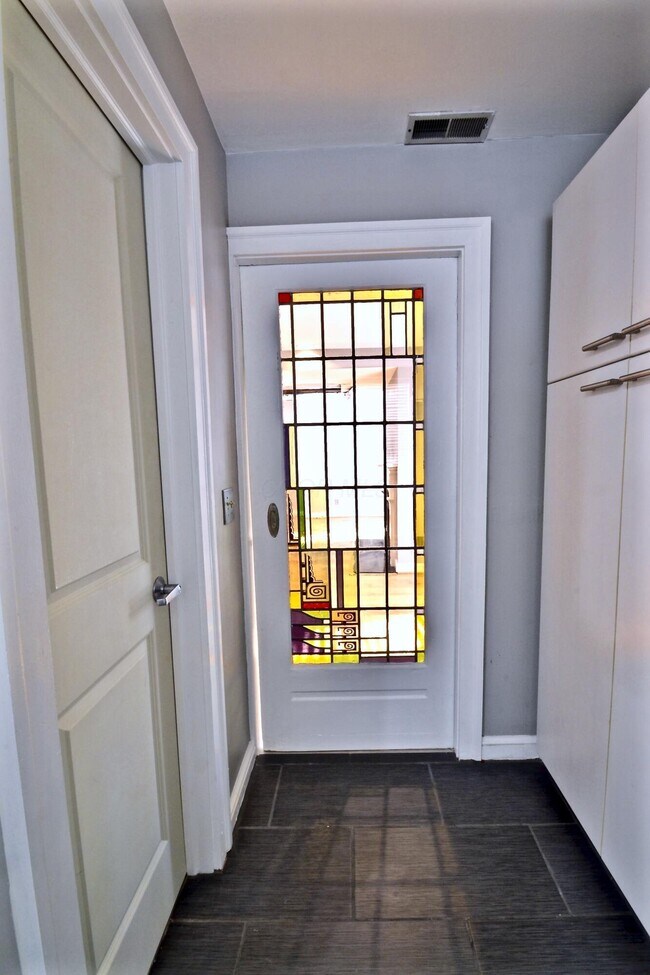 Building Photo - 258 Jackson St