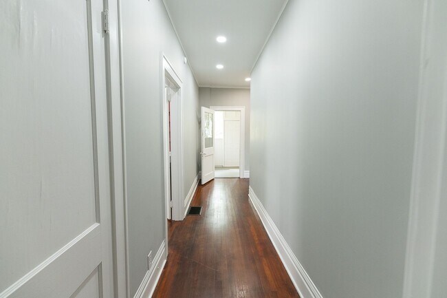 Building Photo - 501 Steele St