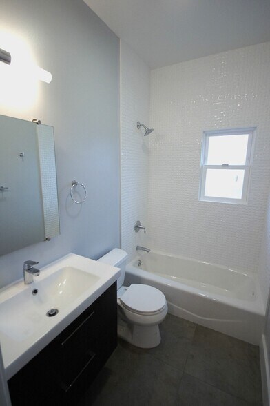 Building Photo - 26 San Carlos St