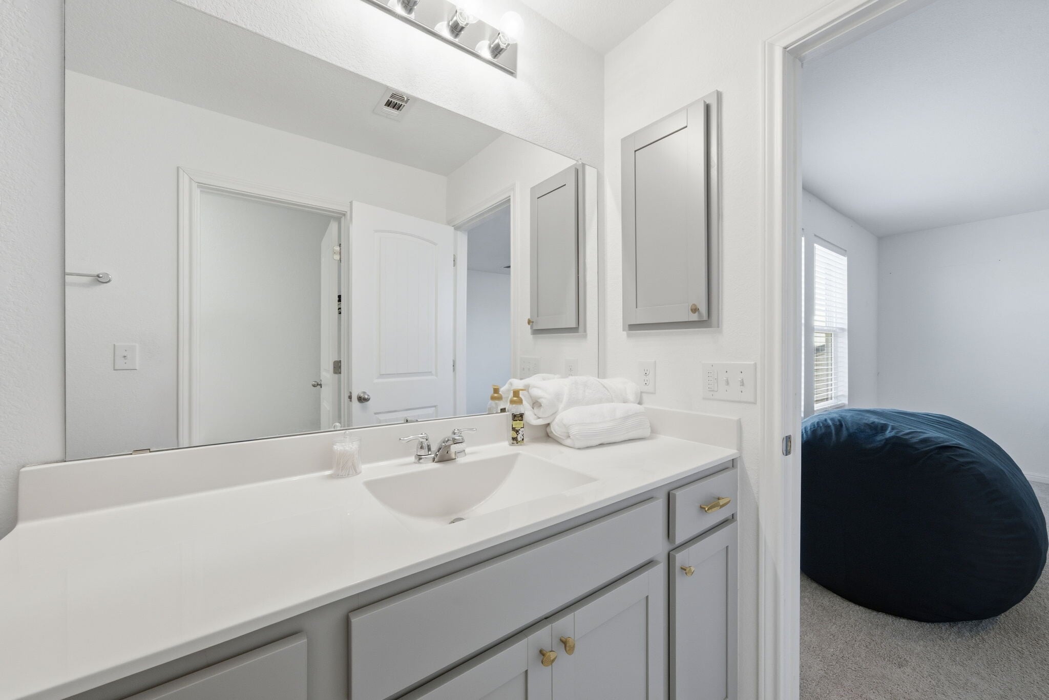 Master bathroom - 13011 Tarland St