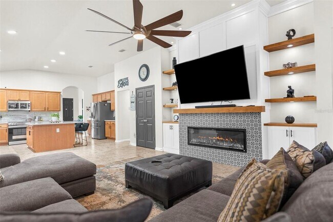 Building Photo - 14373 Wake Robin Dr