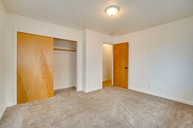 Building Photo - 1445 Larissa Cir