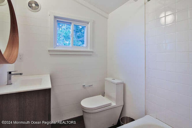 Building Photo - 20 E Goldsborough Ave