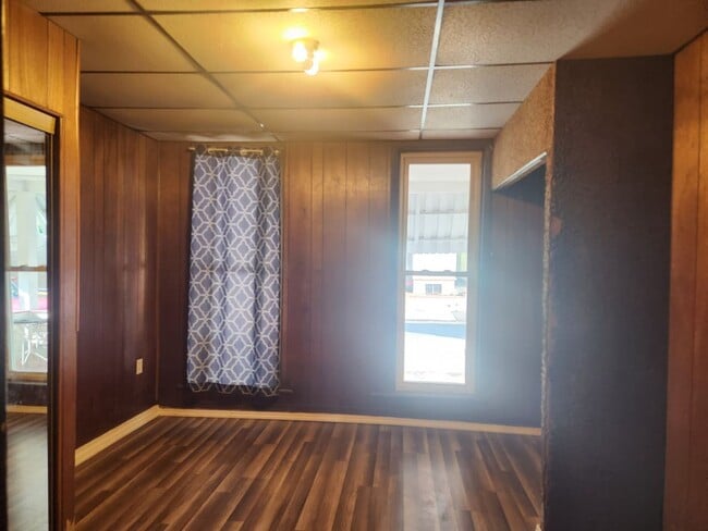 Building Photo - 202 5th Ave