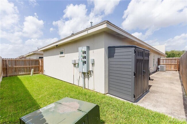 Building Photo - 15 Sabercat Ave