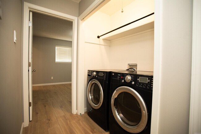 Building Photo - 8 Turtle Creek Ct