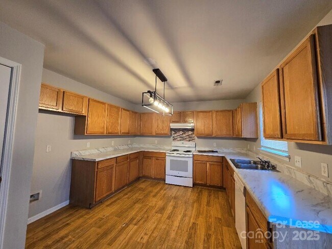 Building Photo - 5320 Peach Pl Ln