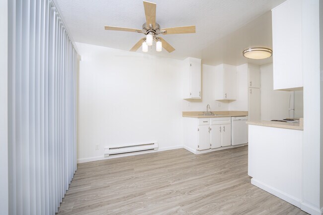 Oliva #37 dining - Oliva Apartments