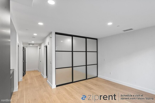 Building Photo - 1 br, 1 bath Condo - 3620 Cesar Chavez St,...