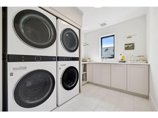 Building Photo - 6297 Yuma Ln N