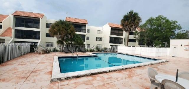 Building Photo - 301 Racquet Club Rd