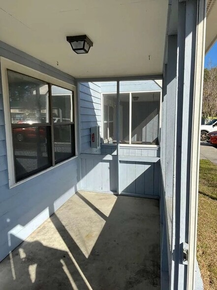 Building Photo - 1233 Shalom Dr