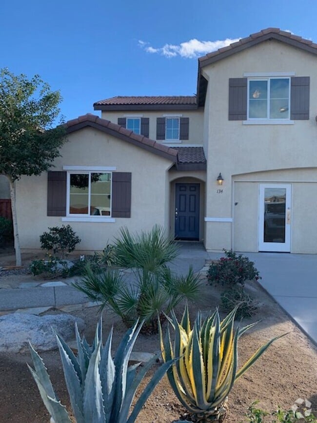 Building Photo - Charming House featuring 4 beds/3 baths Av...