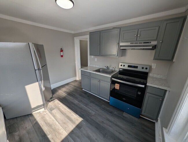 Building Photo - 240 E Hamilton St