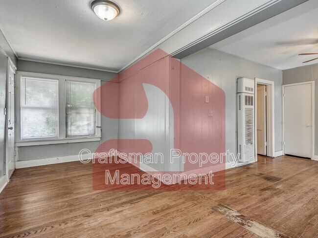 Building Photo - 2309 1/2 N Florida Ave