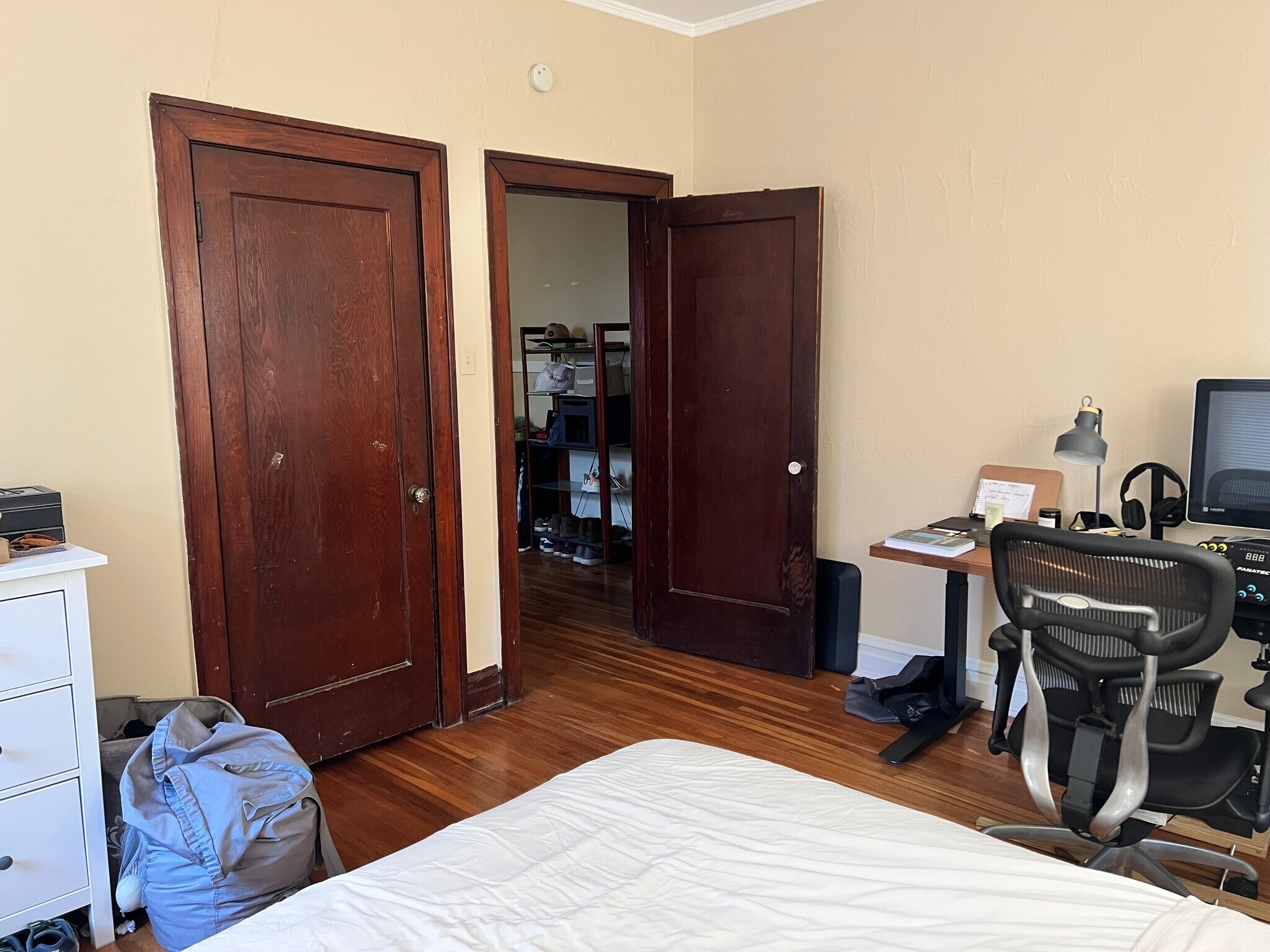 eat in kitchen/study - 2516 Bellevue Ave