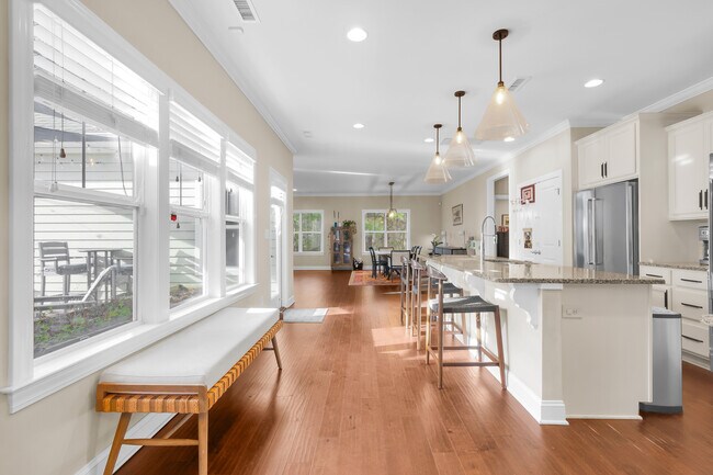 Building Photo - 137 Shoreview Dr