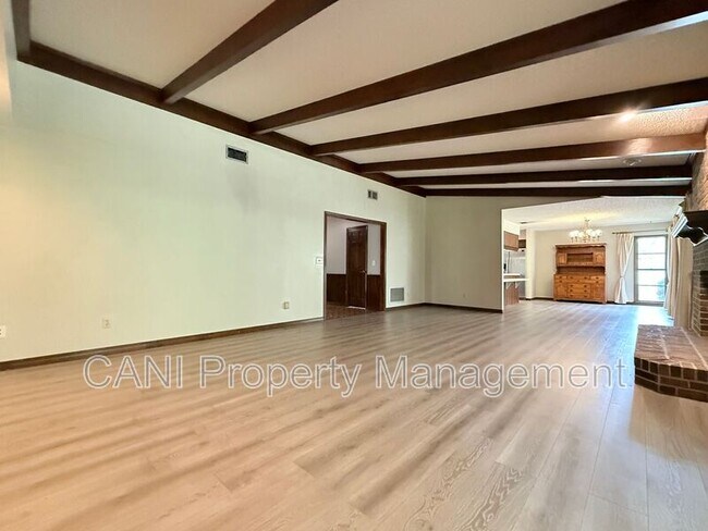 Building Photo - 733 Westchester Dr