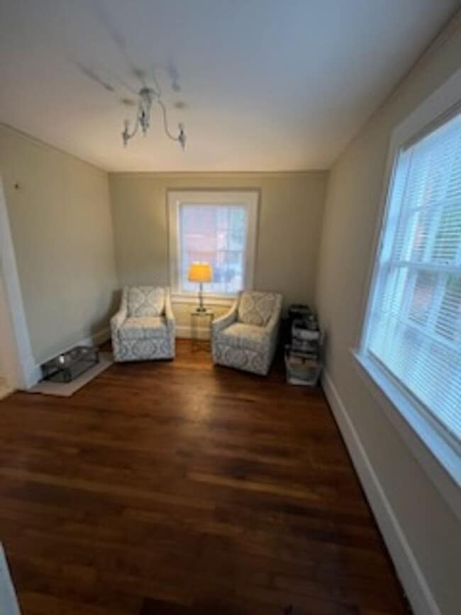 Building Photo - 2 Bed Duplex Corner of Armstrong and Samford