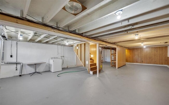 Building Photo - 713 Ave H