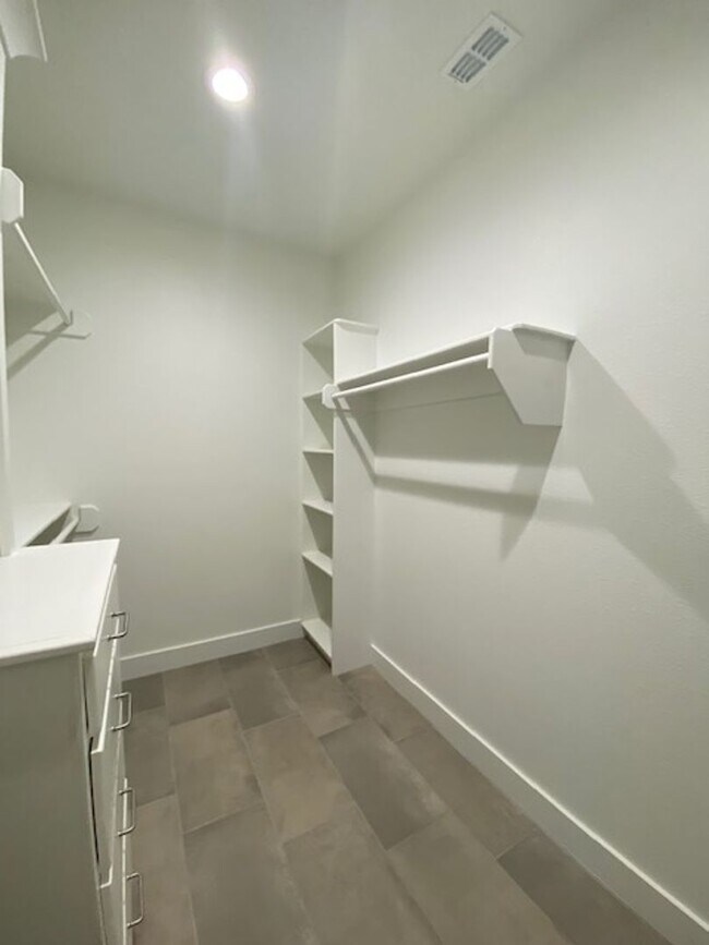 Building Photo - 3806 Negin Dr