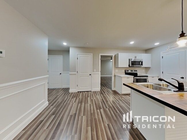 Building Photo - 19 Bloomwood Heights