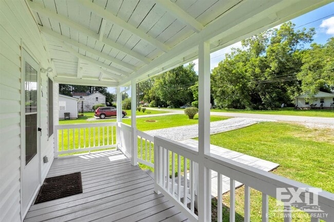 Building Photo - Newly Renovated 2 Bedroom 1 Bath in La Cro...