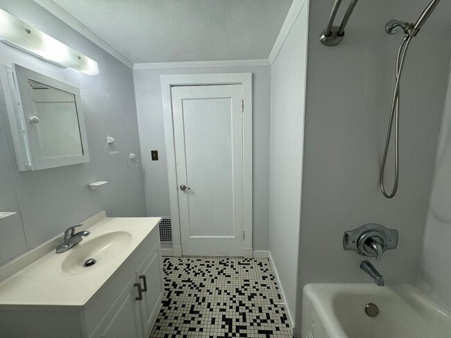 Building Photo - Single Family 3 Bedroom home on West Haven...