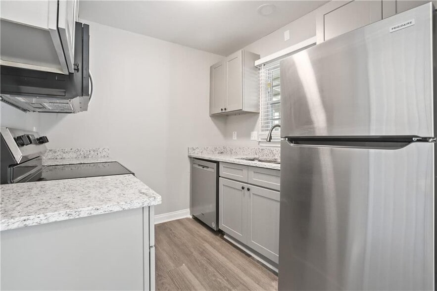 Building Photo - 124 Holcomb Ferry Rd