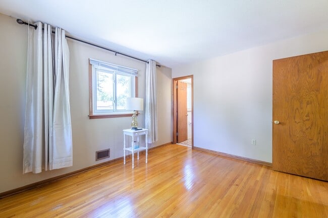 Building Photo - Rare 3 bed 3 bath home in new hope!!!