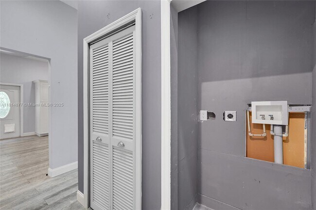 Building Photo - 12101 SW 68th Ct