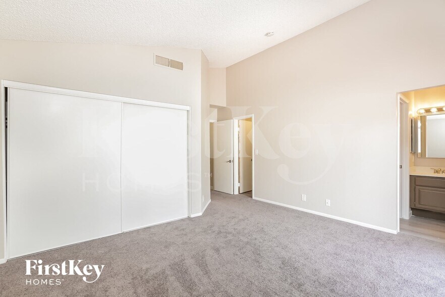 Building Photo - 3336 Surfline Dr