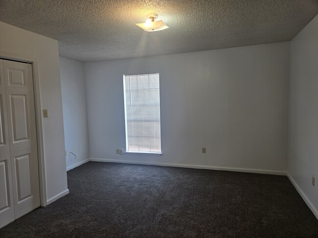 Building Photo - 113 Oak Ridge Ave