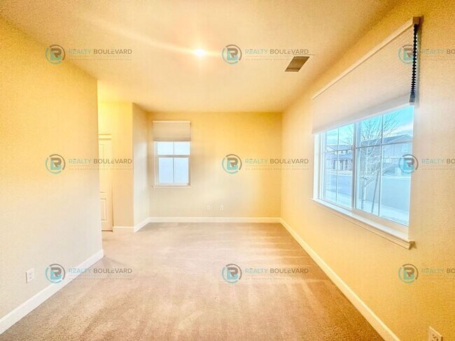 Building Photo - Beautiful 4 Bedroom, 2 Bathroom, 2 car garage, Single Story Home