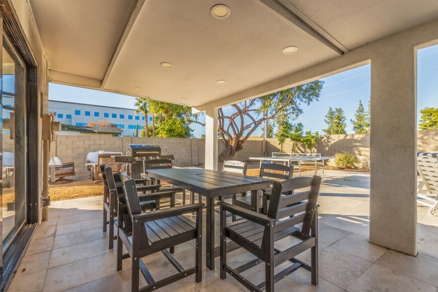 Building Photo - 4910 E Shaw Butte Dr