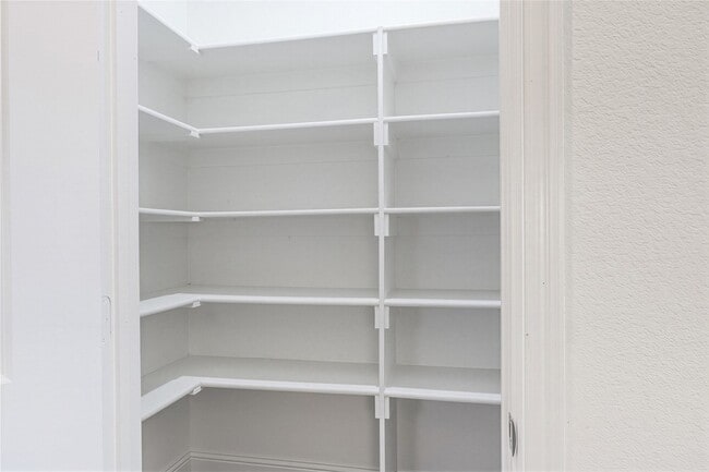 Building Photo - 601 Cherry Tree Ln