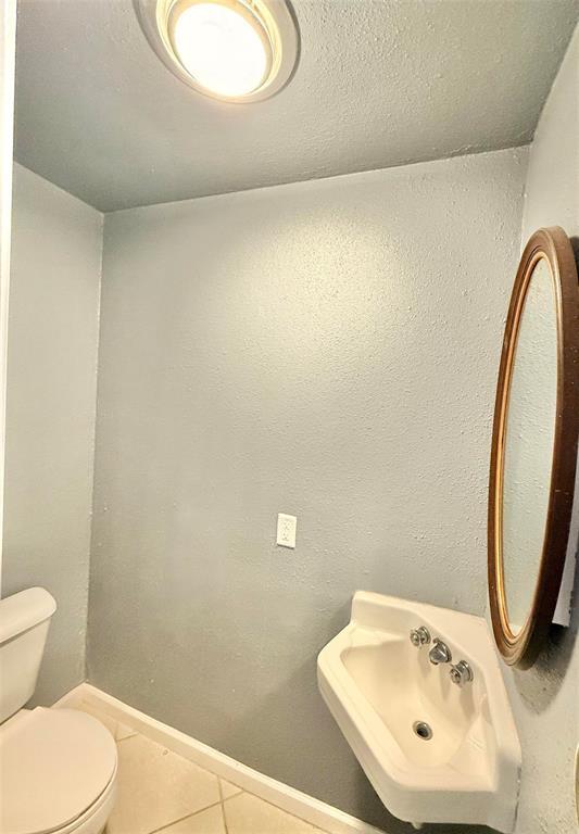 Building Photo - 5915 Fairmeadow Dr