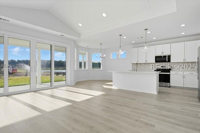 Building Photo - 921 Tropics Ave