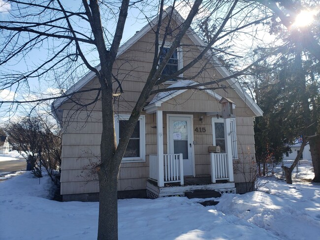 Building Photo - 3 Bed 1 Bath Single Family Home in Rothschild