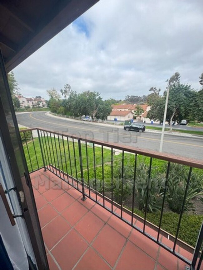 Building Photo - 3 Bedroom, 2 Bath Beautiful Carlsbad Home ...